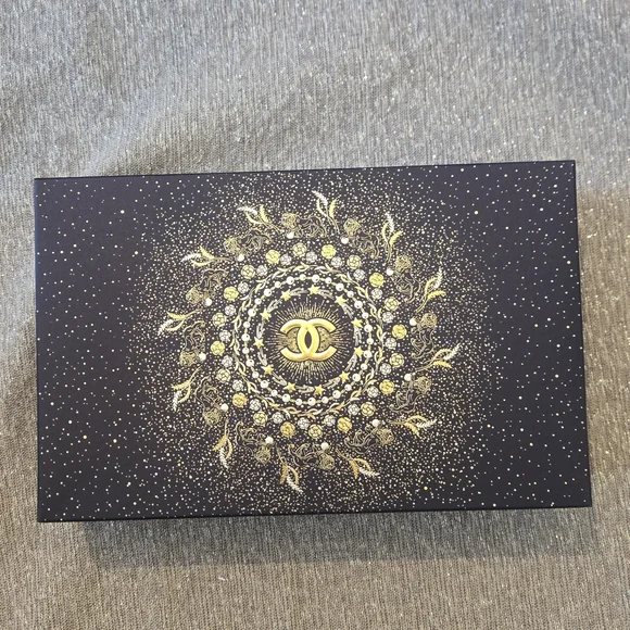 Chanel Gloss Up Lip Trio Gift Set - 2025 - Picture 6 of 8